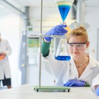 Wir suchen studentische Hilfskräfte im Bereich Chemie und Biologie